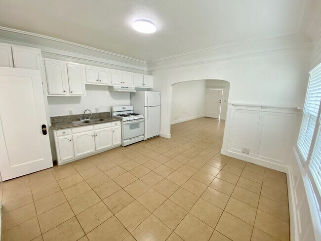 Building Photo - 2919 Van Buren Pl