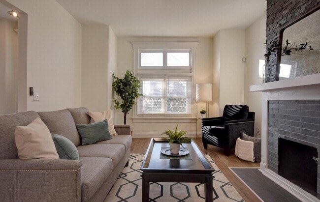 Building Photo - 220 N Monroe Ave