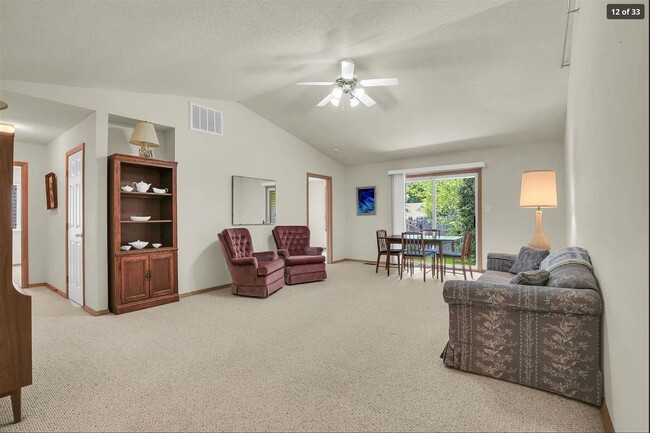 Building Photo - 1801 Glenwood Oaks Ct