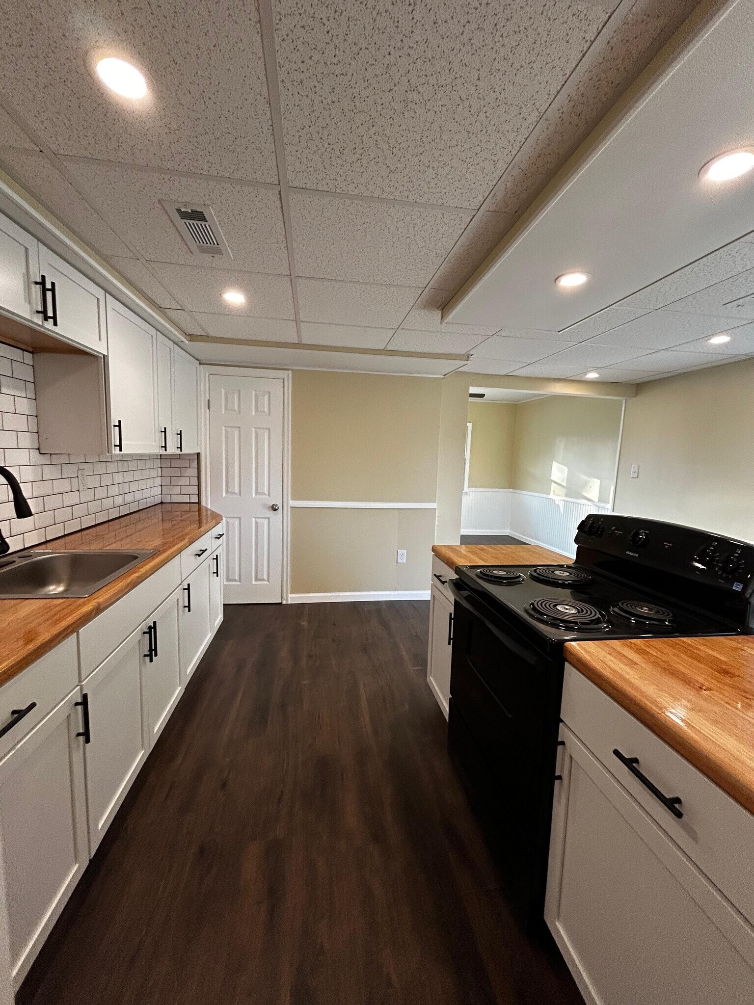 Building Photo - 444 Main St