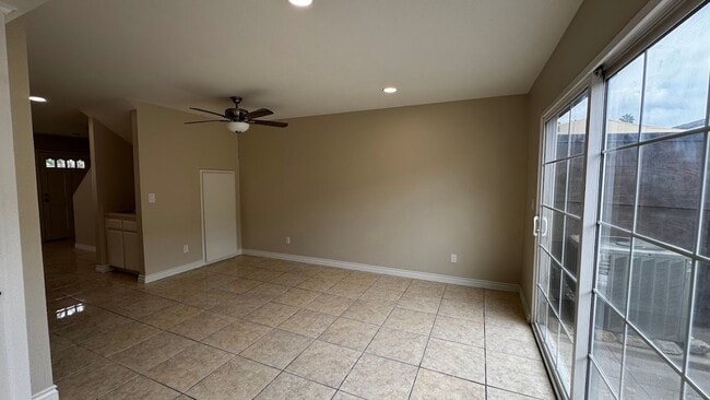 Building Photo - Modern Renovated 3-Bedroom Townhome in Gated Montclair Community | Pet-Friendly | 2-Car Garage | ...