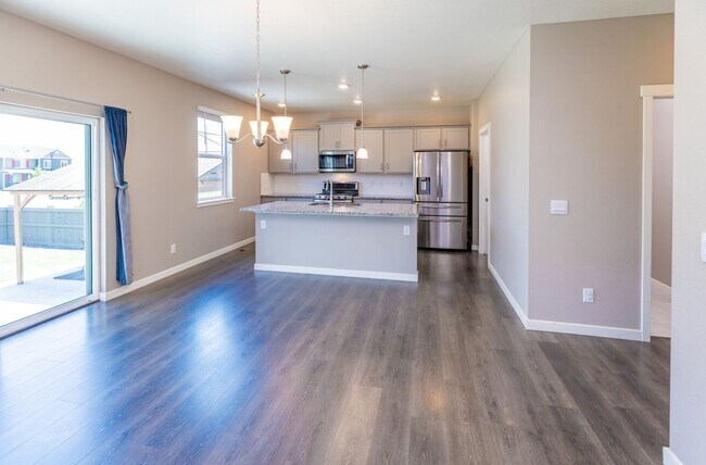 Building Photo - Stunning 4BR House in Berthoud