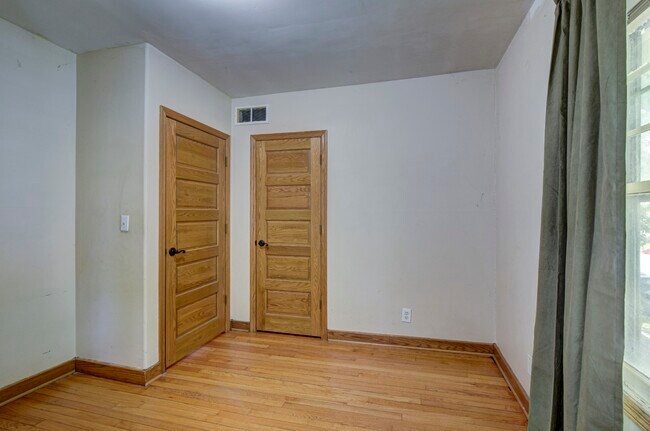 Building Photo - 307 N 31st St