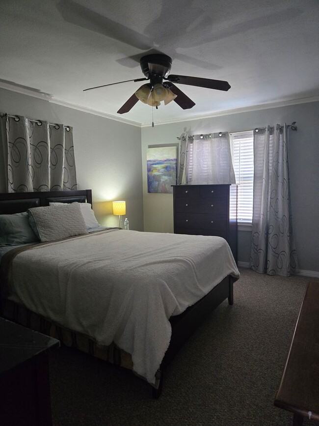 Building Photo - Furnished Three Bedroom Home With Flexible Lease Terms