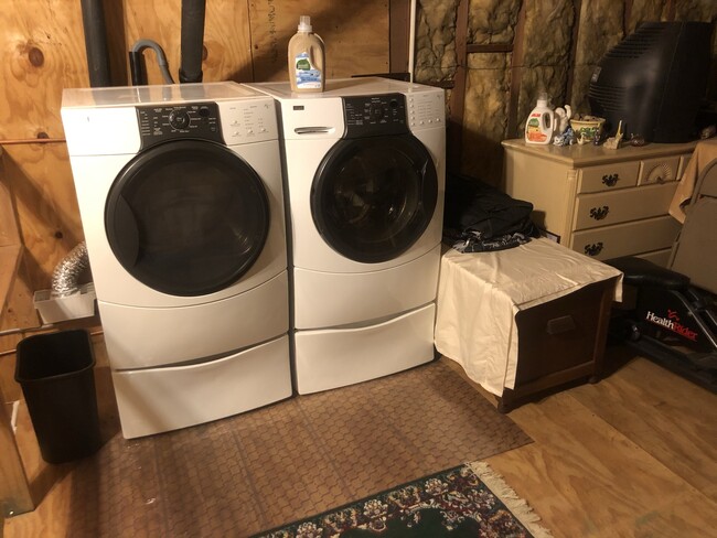 Your own newer washer & dryer - 3568 Gladiola Dr