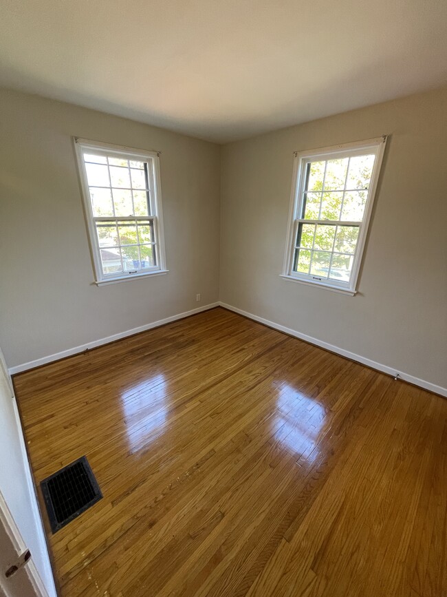 Building Photo - 2563 Medary Ave