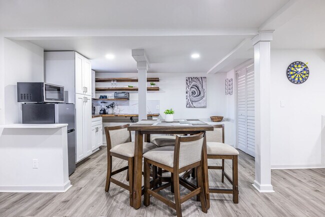 Building Photo - 1122 Elaine Dr