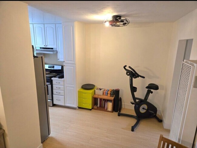 Building Photo - North Park Condo Steps to Adams Ave Normal Heights!