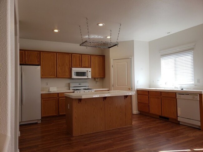 Building Photo - North Valley/Stead Three Bedroom Home 