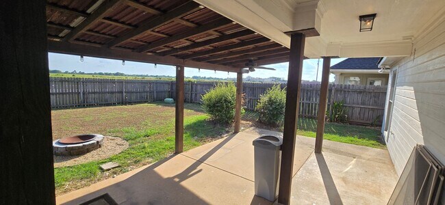 Building Photo - 1004 Creole Dr