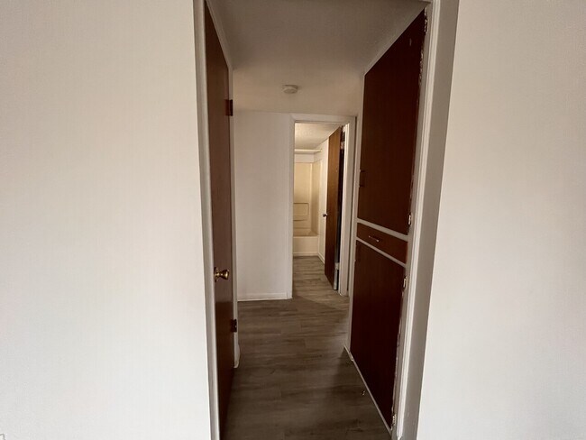 Building Photo - 320 Landing