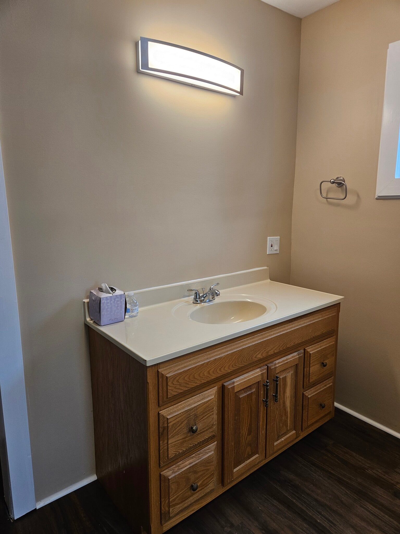 bath vanity - 533 Susquehanna Ave