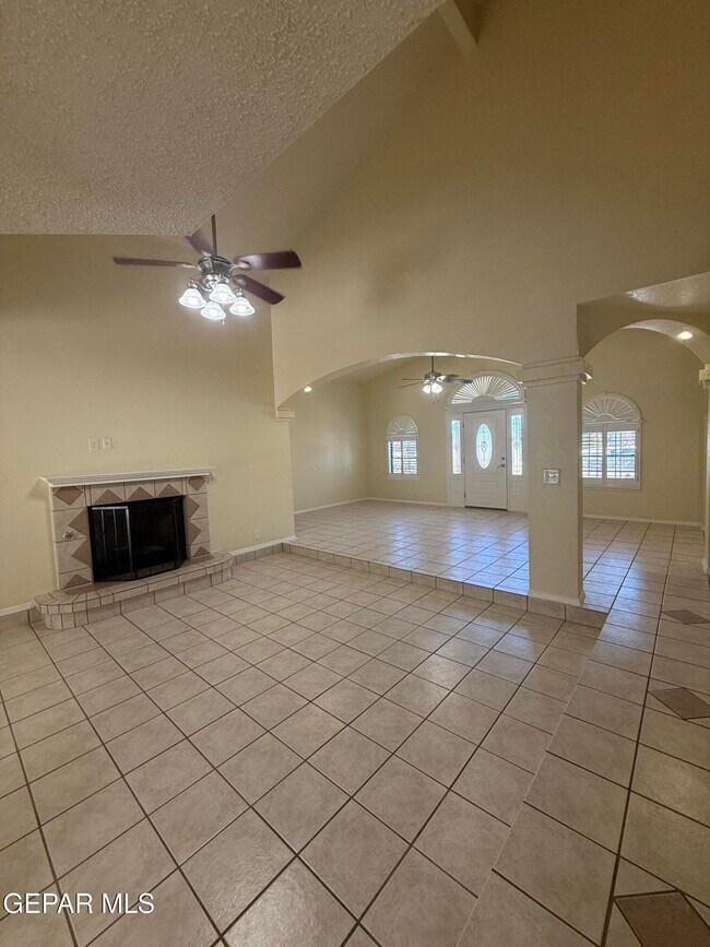 Building Photo - 12000 Ivory Gate Way