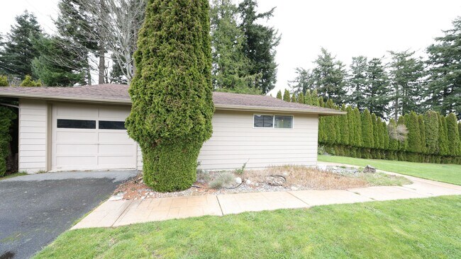 Building Photo - 3 Bed 2.5 Bath - View Home - Private Large Lot - Pet Friendly - NAS Whidbey