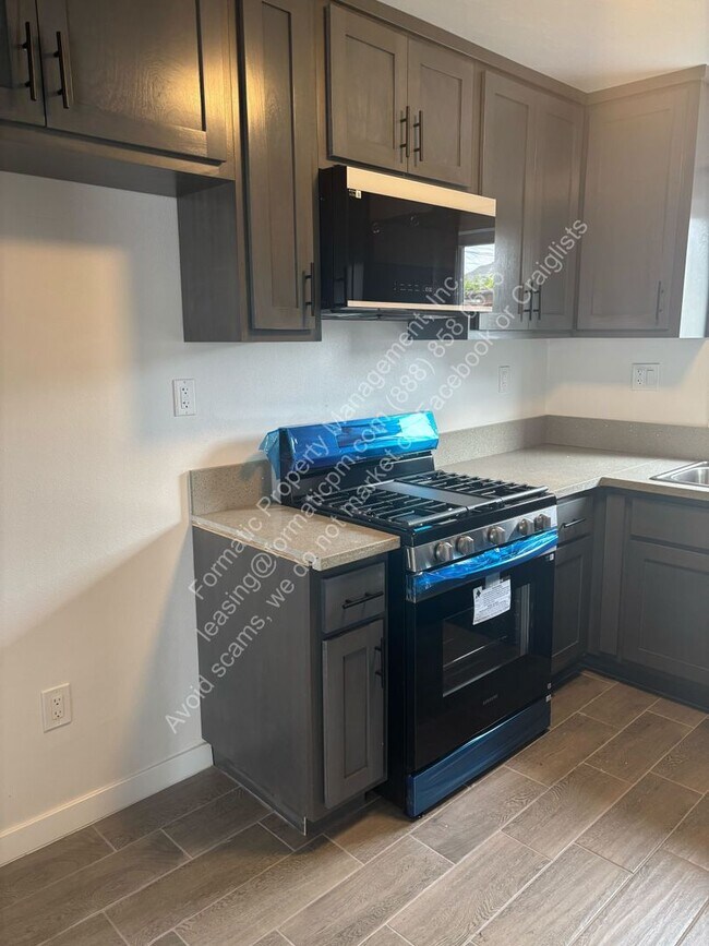 Building Photo - 118-120 E Century Blvd