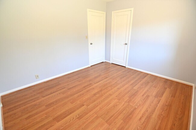 Building Photo - Darling Home 3 bd / 1 ba home near Valley Fair & Santana Row with HUGE backyard