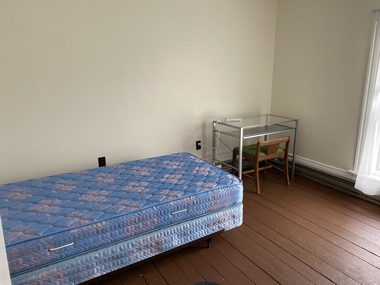 Building Photo - 5 Bayley Ave