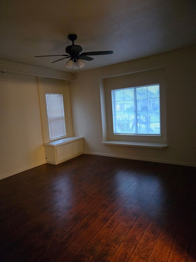 Building Photo - Ready to Move? Pet Friendly