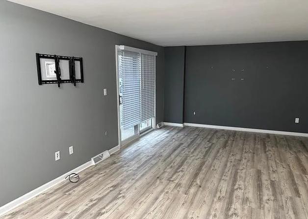 Building Photo - 120 Charter Oaks Dr