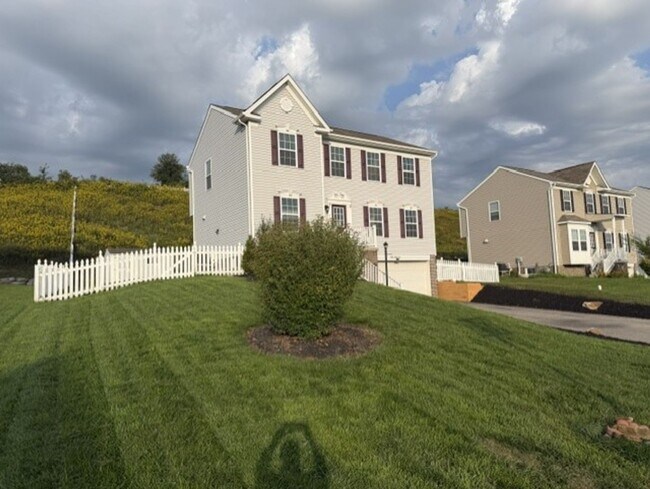 Building Photo - 422 Labrador Ln