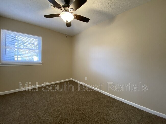 Building Photo - 33 Elmhurst Dr