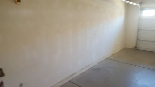 Building Photo - 4 Bedroom Home