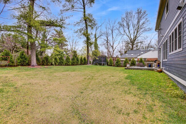 Building Photo - 7018 Statendam Ct