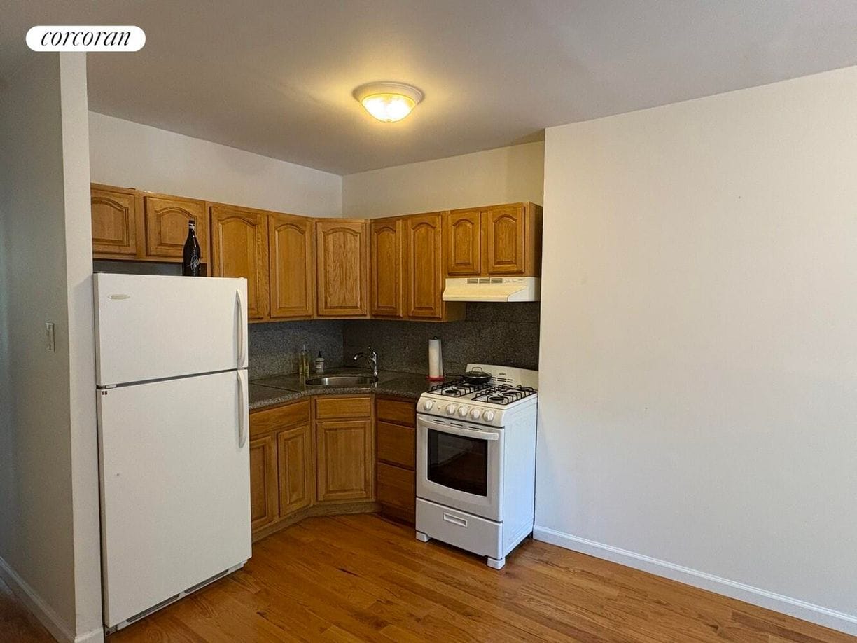 Building Photo - 678 Degraw St
