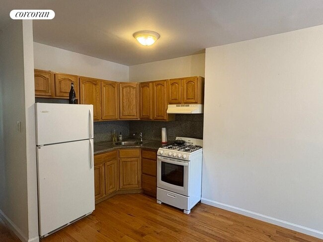 Building Photo - 678 Degraw St