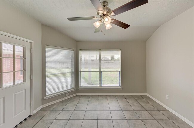 Building Photo - 2107 Crossbay Ct