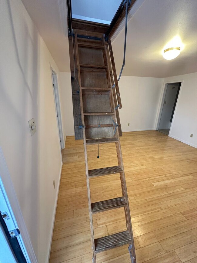 Building Photo - 855 52nd St