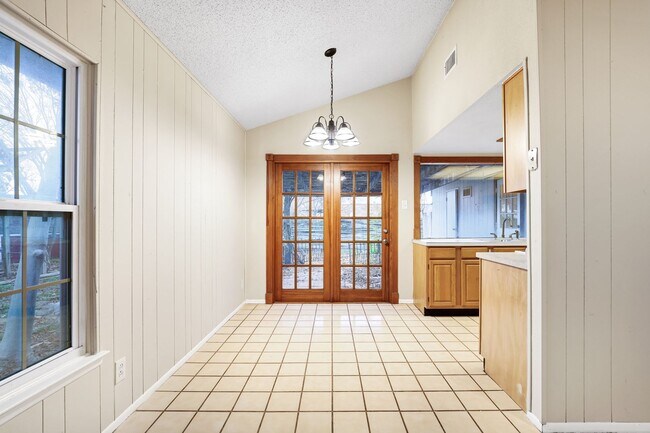 Building Photo - ***MOVE-IN SPECIAL: TWO WEEKS FREE***Single-Story Retreat with Versatile Spaces in Established Ne...