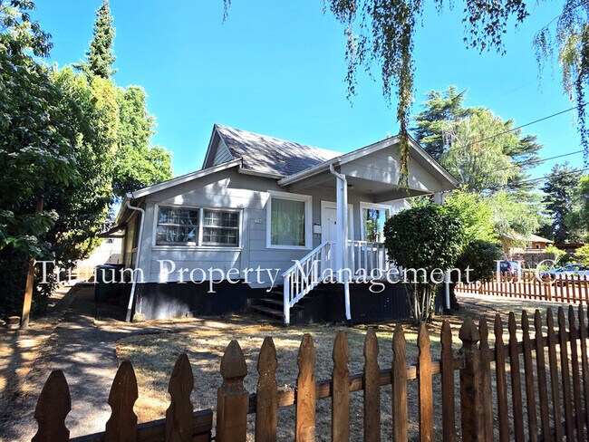 Building Photo - 7106 NE 15th Ave