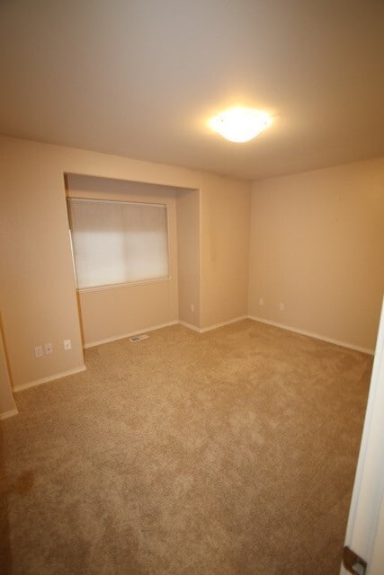 Building Photo - 3 Bedroom Condo close to JBER and Shopping!