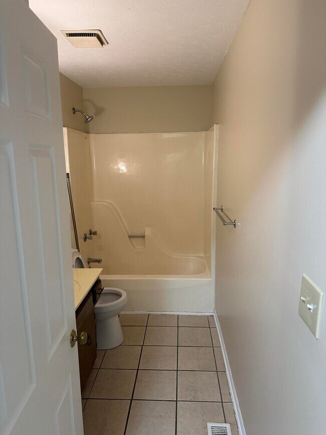 Building Photo - 415 Ridgewood Ln