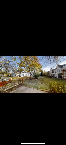 Building Photo - 49 N Golfview Ct