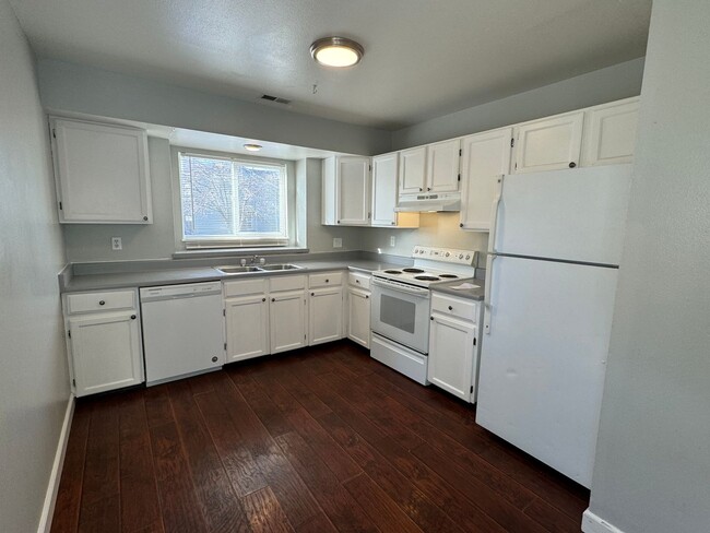 Building Photo - First Floor Two Bedroom W/Private Fenced i...