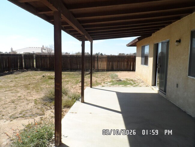 Building Photo - 3 Bedrooms, 1.75 Bathrooms, Approx. 1542 sq. ft., 2 Car Garage, Covered Patio, Large Fenced Corne...