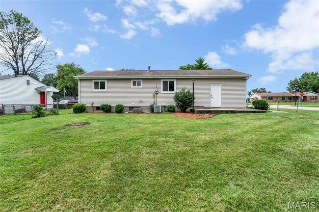 Building Photo - 524 Cheryl Ann Dr
