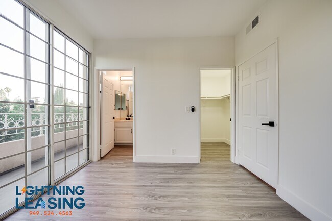 Building Photo - 15132 Magnolia Blvd