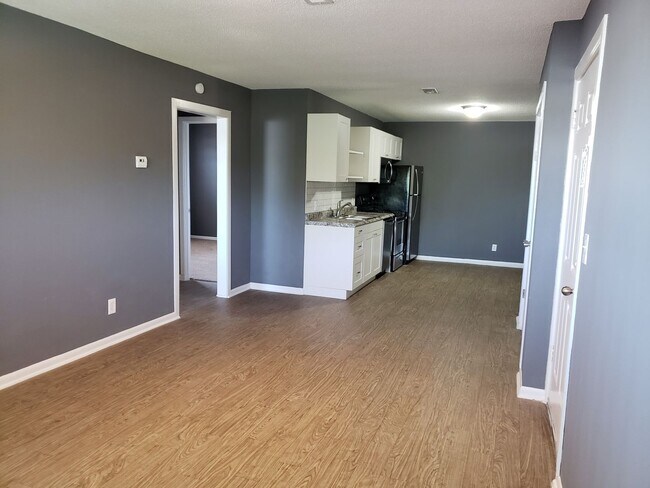 Building Photo - Mission Villas / Mission Villas LLC