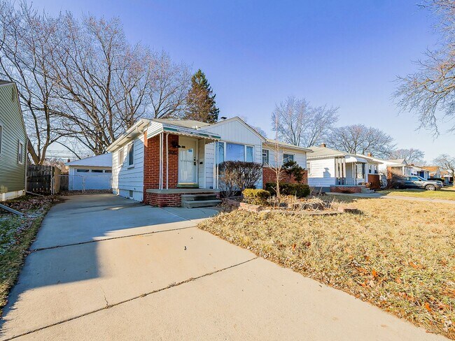 Building Photo - AVAILABLE NOW! Beautifully Updated 3-Bedroom Home with High-End Finishes!