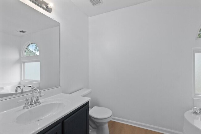 Building Photo - 3708 Gateway Pl