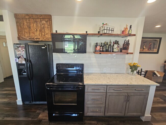 Building Photo - Beautiful Home in the Spokane