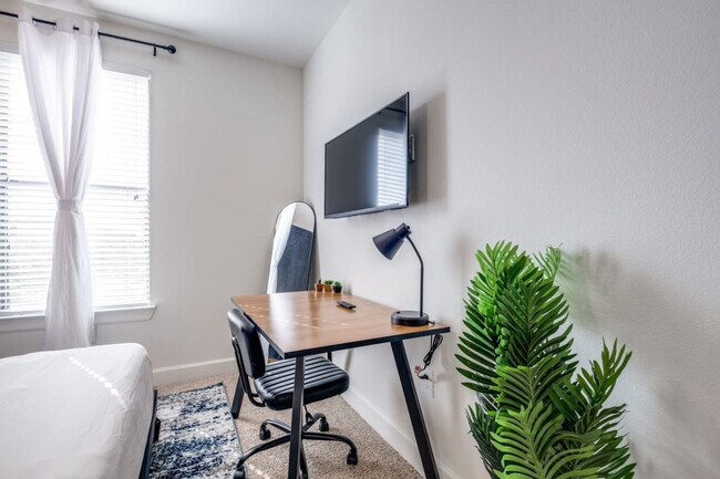 Building Photo - 5250 Town and Country Blvd