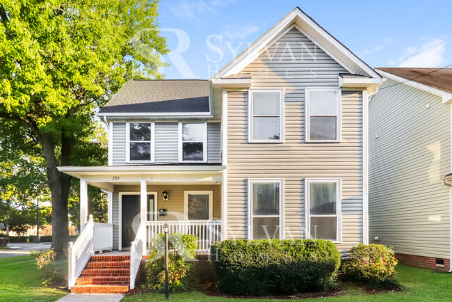 Primary Photo - This charming 3BR 2.5BA home is perfect fo...