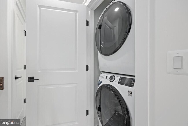 Building Photo - 9117 Crk Btm Ln