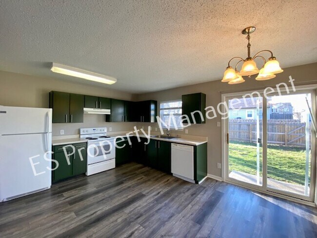 Building Photo - Stunning 3 Bedroom 2 Bath Home in Franklin Township!