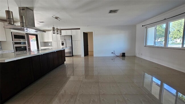 Building Photo - 8004 SW 29th St