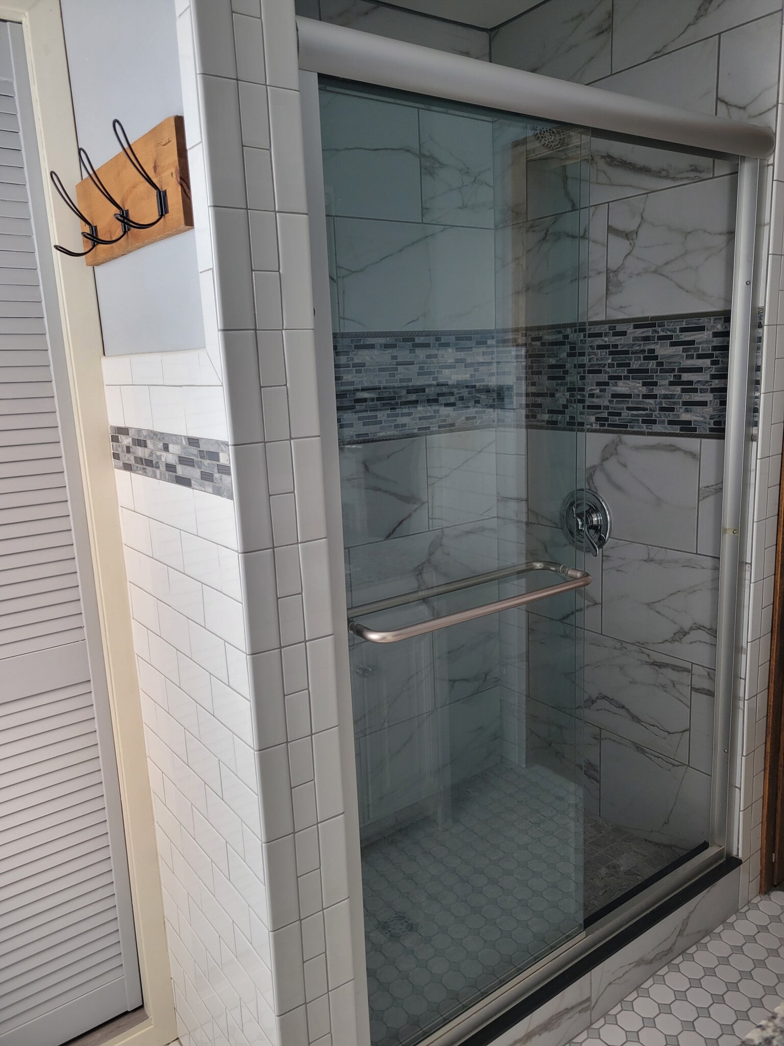 Main Floor Bathroom - 4605 Oneida St